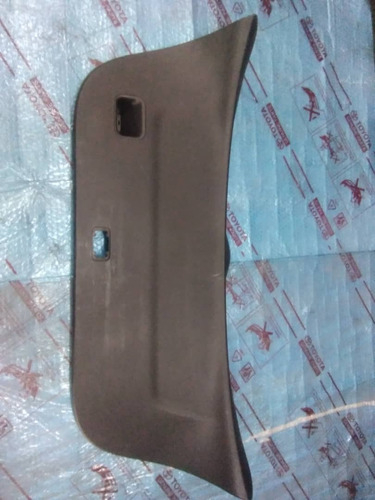  Tapa O Tapicería De Compuerta Toyota Yaris 2006-2009