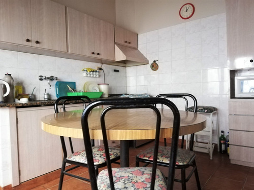 Casa En Venta De 3 Dormitorios Y Cochera-la Plata