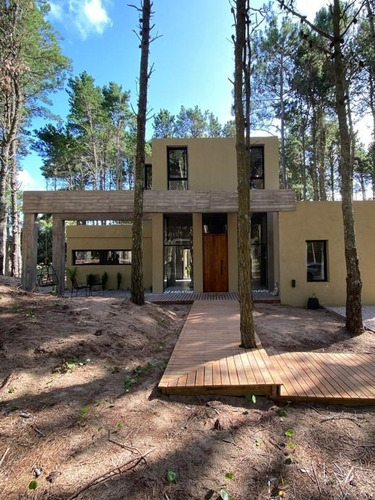 Casa En Alquiler En Bosque De Costa Esmeralda. Pinamar