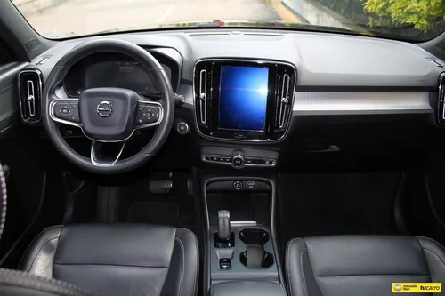 Volvo XC40 2.0 T4 FWD MOMENTUM II TP