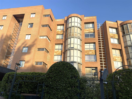 Departamento En Venta De 4 Dorm. 2 Estacs. En Lo Barnechea