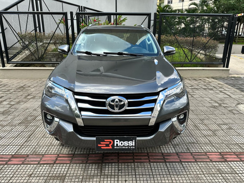 Toyota Hilux SW4 2.8 SRX 4X4 7 LUGARES 16V TURBO INTERCOOLER DIESEL 4P AUTOMÁTICO