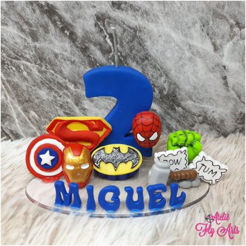 Imagem 1 de 4 de Vela Topo De Bolo Herois Em Biscuit Vela Decorada