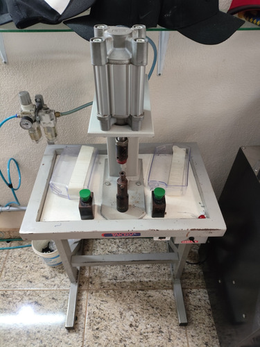 Máquina Para Acabamento Para Bonés.
