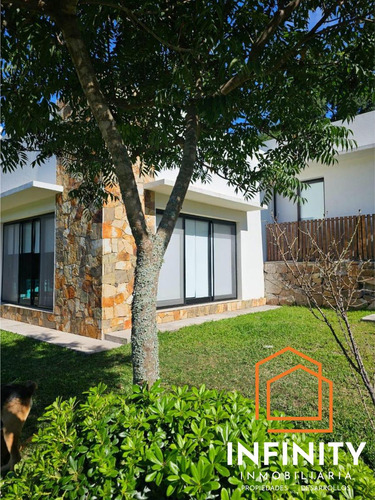 Casa En La Misión Con Piscina