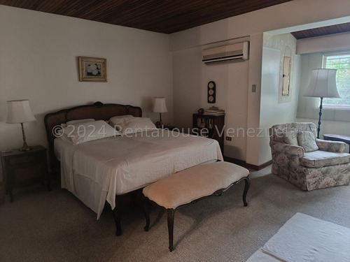 Imponente Casa Con Luz Natural Y Ventilacion En Venta En Chuao Yf