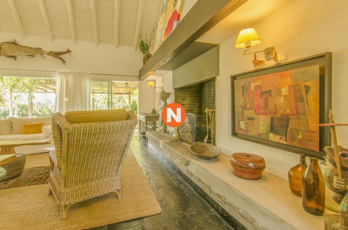 Espectacular Casa En Venta En El Golf, Unica Con 7000 Mt2 De Terreno.- Ref: 209160
