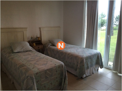 Casa En Venta Y Alquiler, Laguna Blanca, La Barra, 5 Dormitorios.- Ref: 209235
