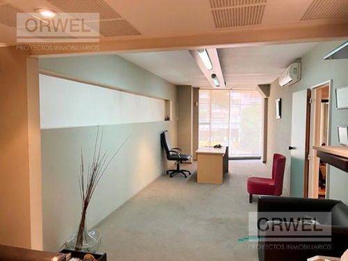 Imagen 8 de 17 de Excelente Local Con Oficinas Y Deposito !! Mucho Potencial !!!