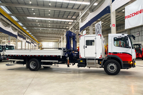 Caminhão Mb Atego 1719 4x2 25/25 Cabine Suplementar