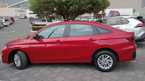 Toyota Yaris 4p Sedán S L4/1.5 Aut