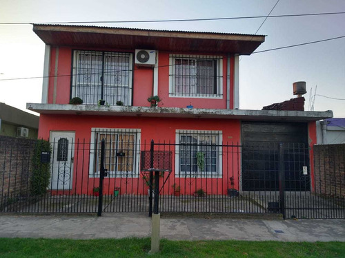 Casa De 2 Plantas En Venta