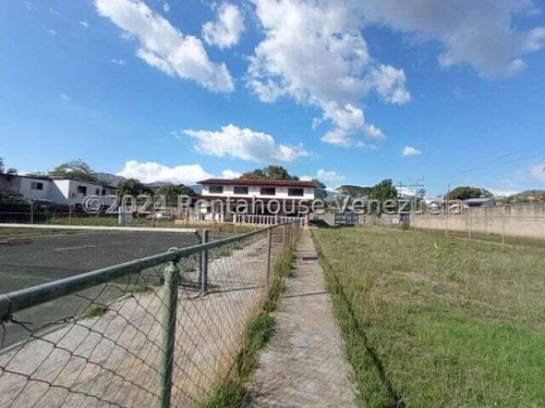 Amplia, Estilo Dúplex, 2.500 Mtrs De Terreno, Además, Cuenta Con Un Chalet De 170 Mtrs,, Canchas De Tenis Y De Usos Múltiples, Pinatero, Caney Y Parrillera. Todo Esto Dentro De Conjunto Privado
