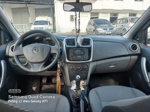 Imagem 2 de 5 de Renault Logan 2015 1.0 16v Expression Hi-flex 4p
