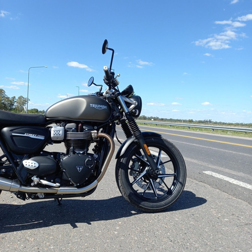 Triumph Street Twin