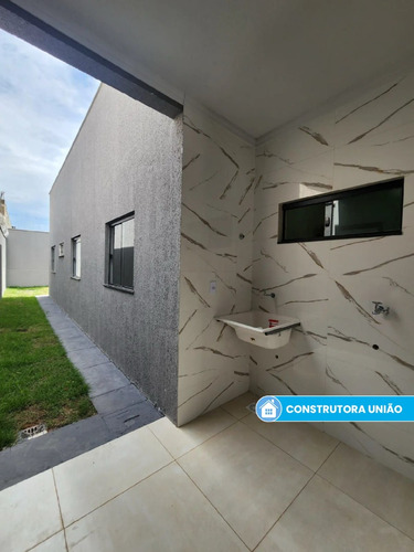 Casa Com 2 Quartos E 2 Banheiros