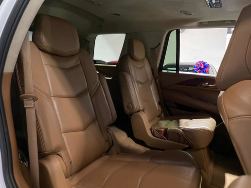 Imagen 10 de 11 de Cadillac Escalade 2016 6.2 Plinum 4x4 At 420 Hp
