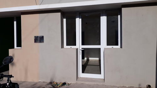 Venta De Excelente Complejo Locales Comercial En Serodino.