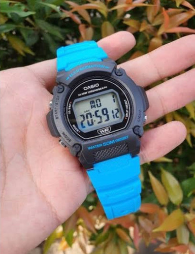 Reloj Casio W219h Display Negro Cronometro Sumergible 50m Azul Claro