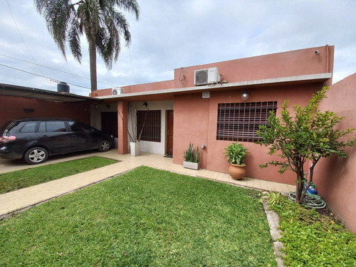 Impecable Casa En Venta En Castelar Sur