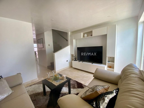 Re/max 2mil Alquila, Townhouse, Urbanización Vistamar, Maneiro, Isla De Margarita.