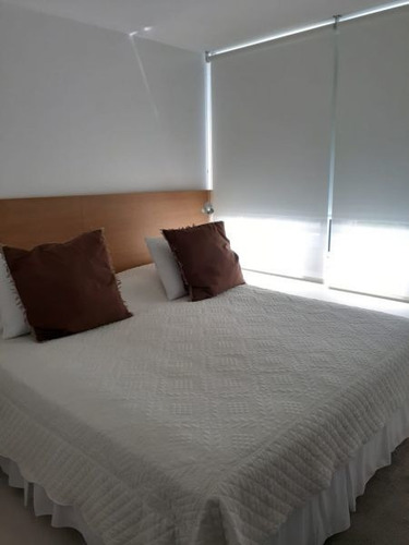 Venta Apartamento 2 Dormitorio Y Servicio, Playa Brava