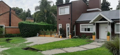 Casa  En Venta Ubicado En Centro Agricola El Pato, Berazategui, G.b.a. Zona Sur