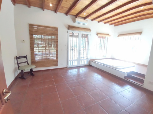 Casa De 4 Dormitorios En Barrio Privado San Joaquín, Exaltación De La Cruz