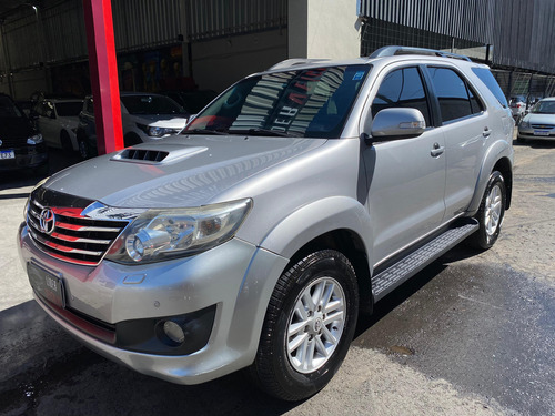 Toyota Hilux SW4 3.0 Srv 7l 4x4 Aut. 5p