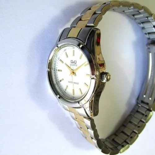 Reloj Para Mujer Q&q Q877 Q877j401y Multicolor