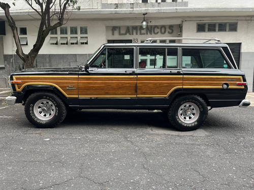 Jeep Grand Wagoneer