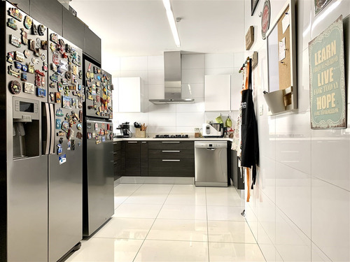 Condominio / Avenida La Dehesa / Bernardo Larraín
