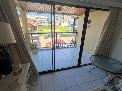 Imagen 9 de 27 de Apartamento En Venta 2 Dormitorios, Frente A Playa El Emir