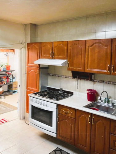 Imagen 12 de 30 de Casa En Venta En Cuajimalpa, Calle Semicerrada Y Segura, 10 Estacionamientos, Jardín Delantero