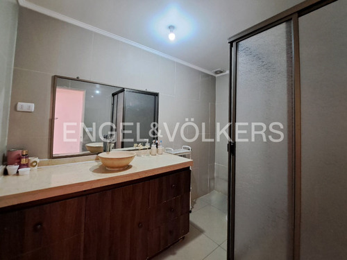 Venta De Spa Funcionando Más Depart: 294 M2 Const.