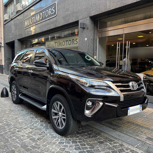 Imagen 3 de 25 de Toyota Sw4 2019 2.8 Srx 177cv 4x4 7as At Automatica Lucsc