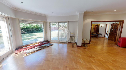 Imagen 21 de 30 de Frente A La Quinta Presidencial, Muy Buen Chalet Sobre Lote De 750 M2.
