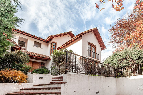 Casa En Venta De 4 Dorm. En Lo Barnechea