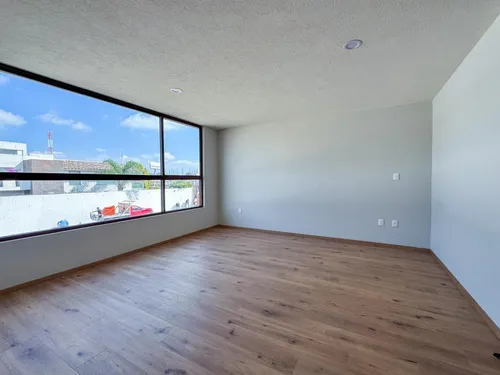 Casa En Venta En Metepec A Un Costado Del Parque Bicentenario Con Diseño Moderno