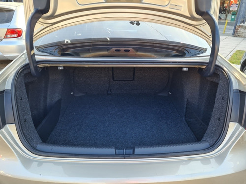 Imagen 21 de 22 de Volkswagen Vento 2013 2.5 Luxury 170cv Tiptronic