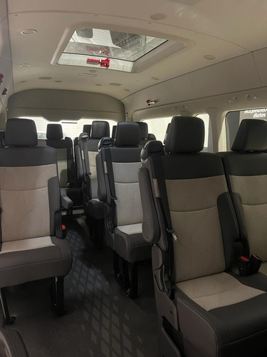 Imagen 12 de 16 de Toyota Hiace Commuter Gl 2022