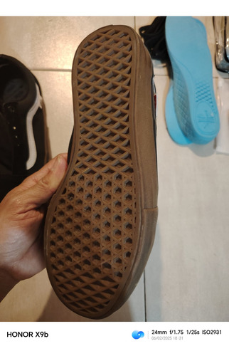 Tenis Vans Negros Suela Cafe Modelo: Vn000zd4bw9 (Usado)