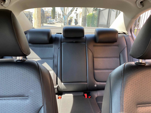 Imagen 9 de 10 de Volkswagen Vento 2013 2.5 Luxury 170cv