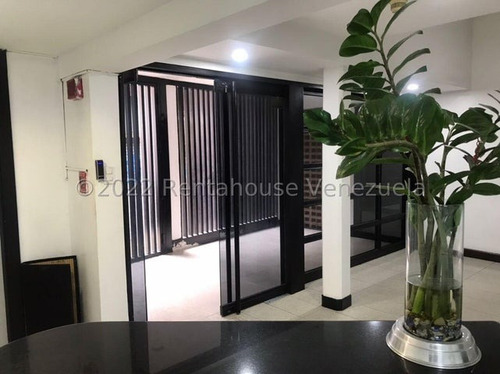 Venta De Edificio Para Fábrica En Boleita Sur.