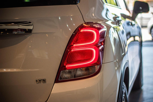Imagen 6 de 15 de Chevrolet Tracker Ltz 1.8n 74.000km 2018 Blanco