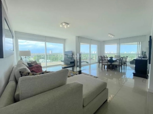 Departamento En Venta De 2 Dormitorio Aquarela Tower, Punta Del Este