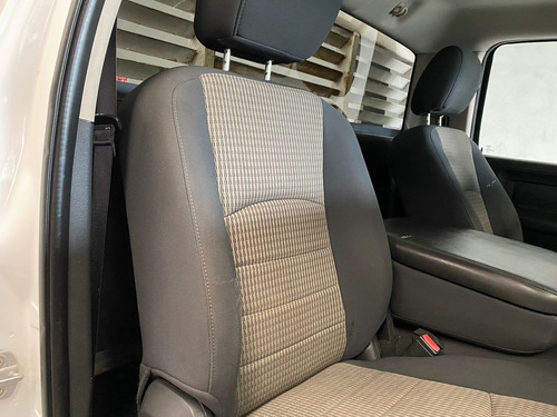 Imagen 10 de 14 de Ram 4000 2013 5.7 4000 Chasis Cabina P 4x2