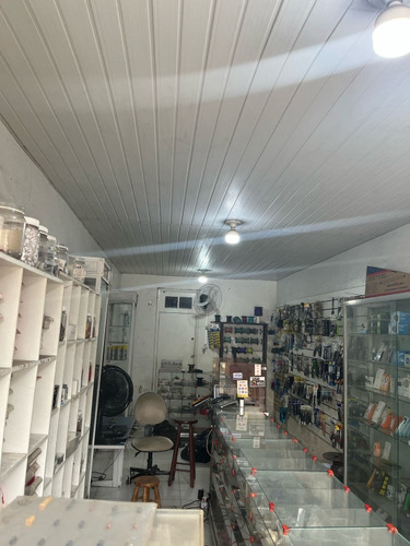Vendo Todos Os Itens, Componentes E Armários Que Estão Na Fo