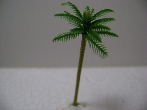 Nico 10 Palmeras Plastica Tallo Fino 9 Cms Alto Ho (arv 16a)