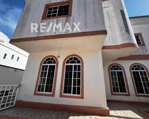 Re/max 2mil Vende Casa En Urb. Mundo Nuevo, Los Robles, Mun. Maneiro, Isla De Margarita, Edo. Nueva Esparta